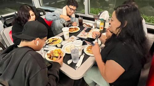 Vanessa having dinner with her family for the first time in three years